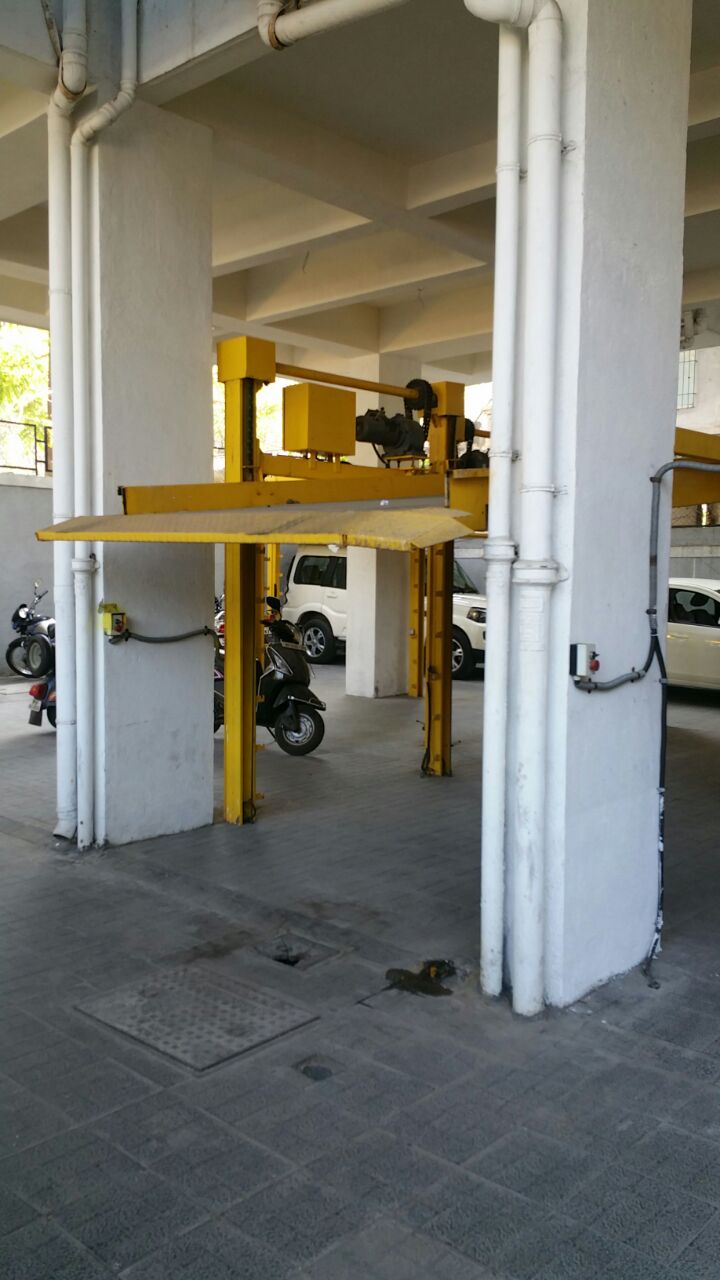 4 Pole Electro Mechanical Stack Car Parking